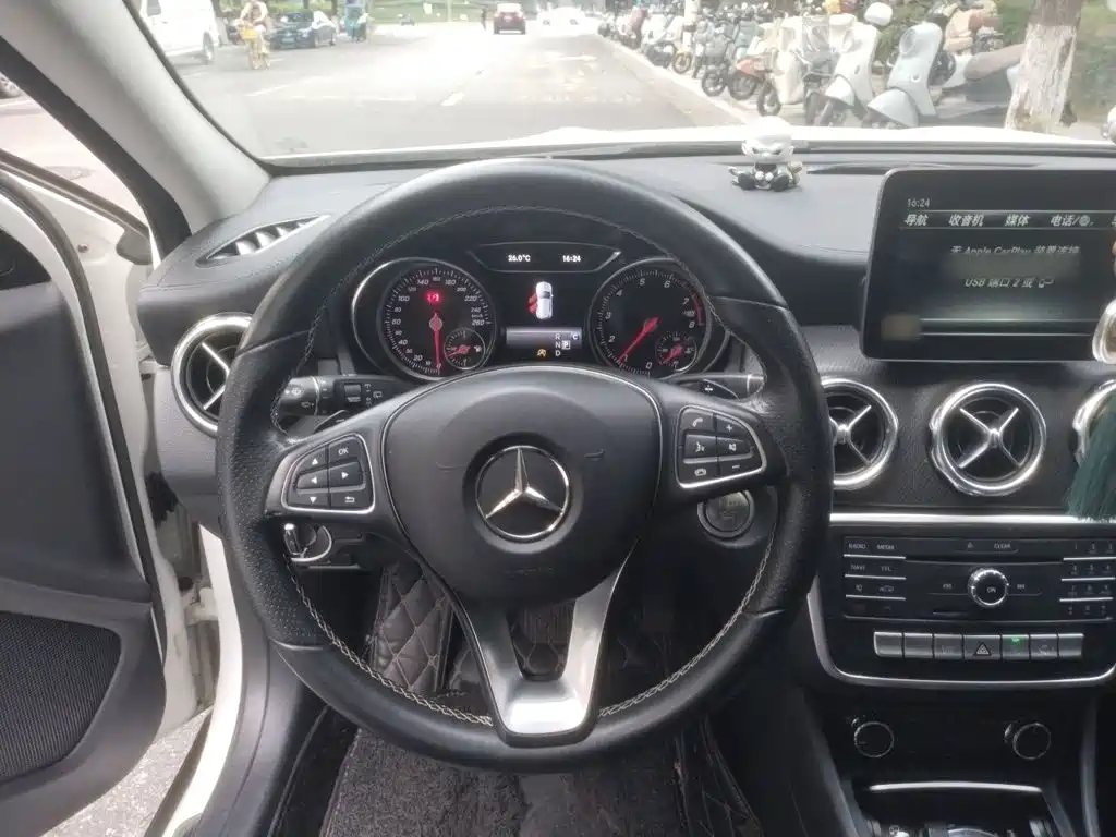 Mercedes-Benz GLA — миниатюра 6