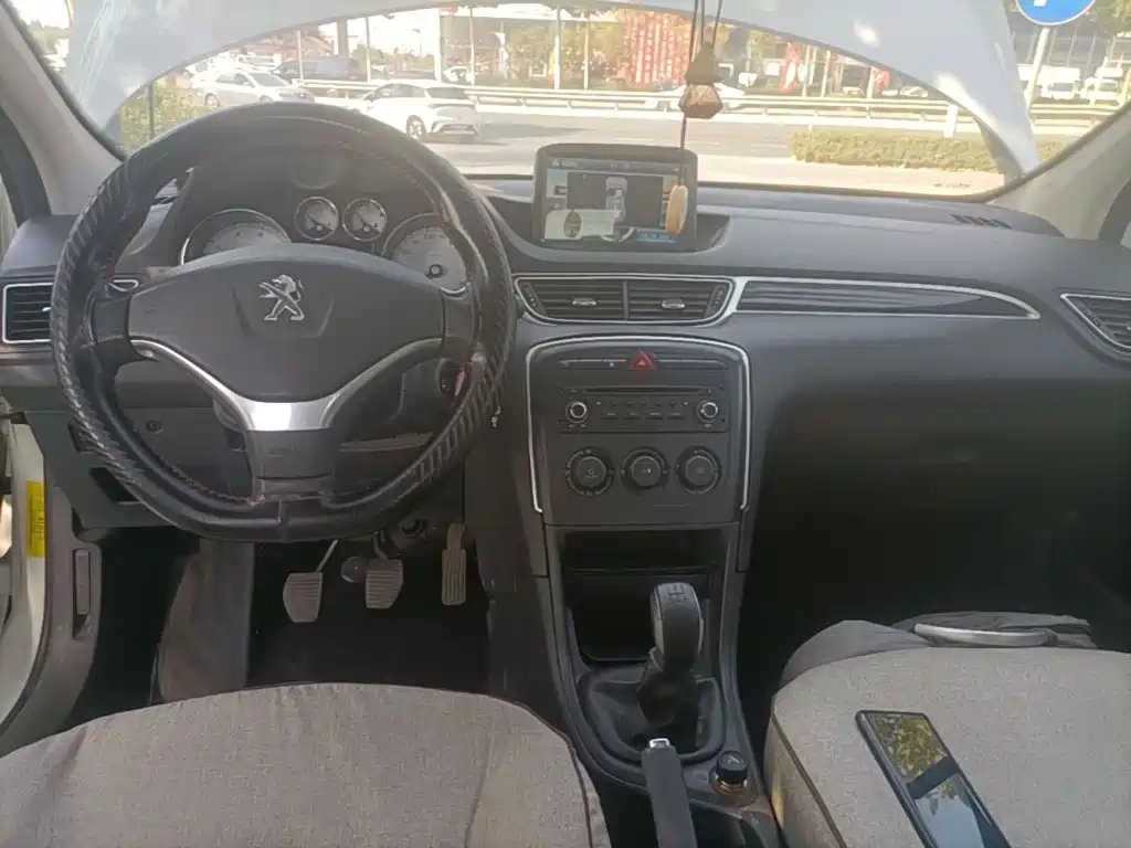 Peugeot 308 — миниатюра 10