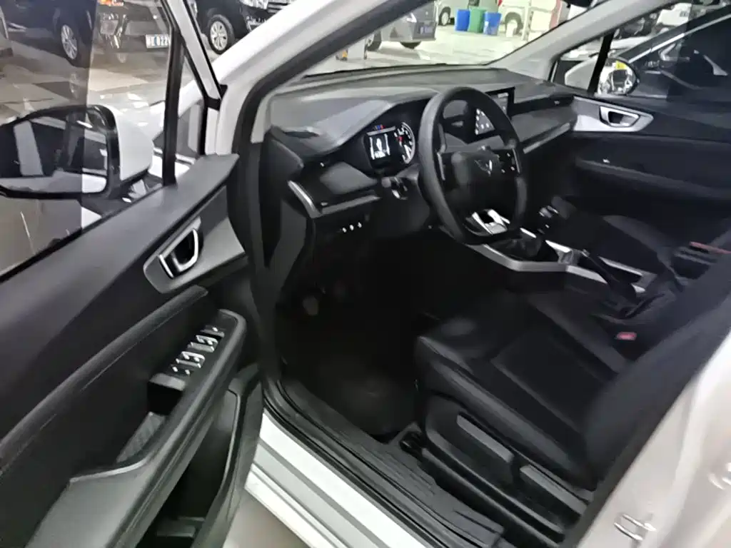 Wuling Jiachen — миниатюра 16