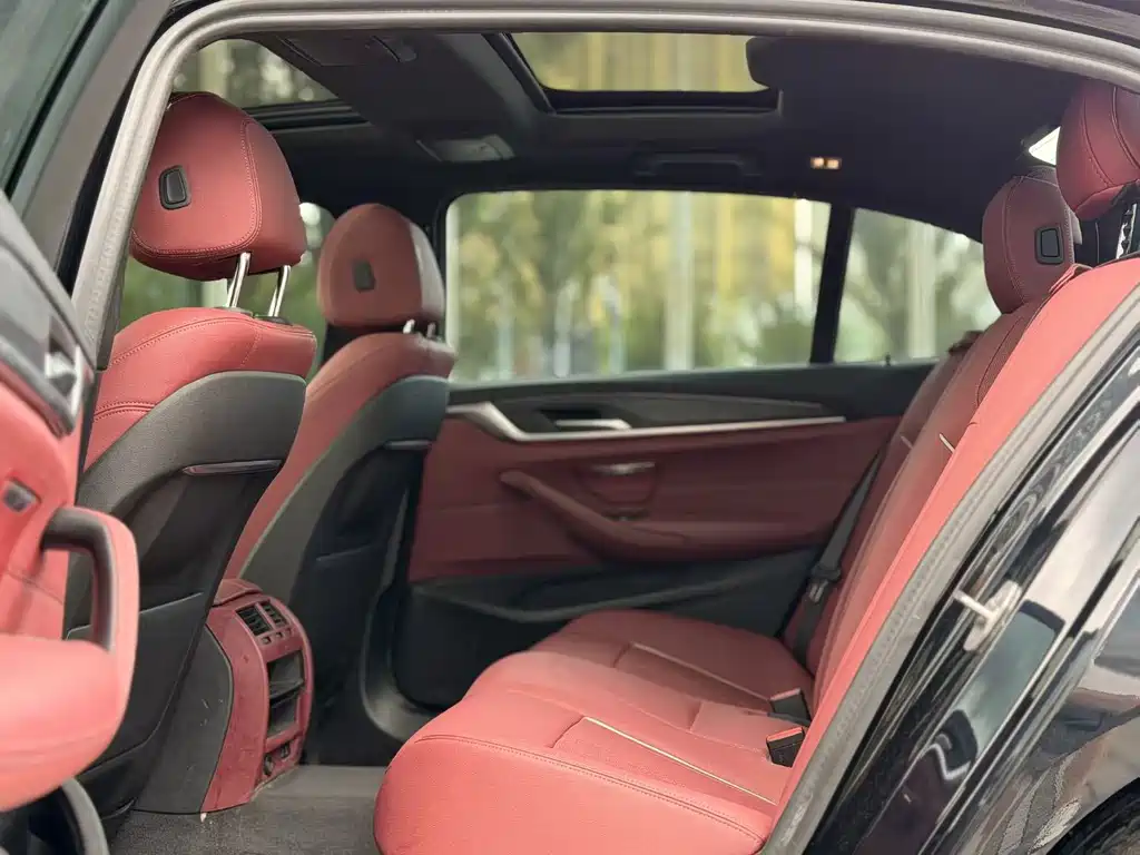 BMW 5 Series — миниатюра 6
