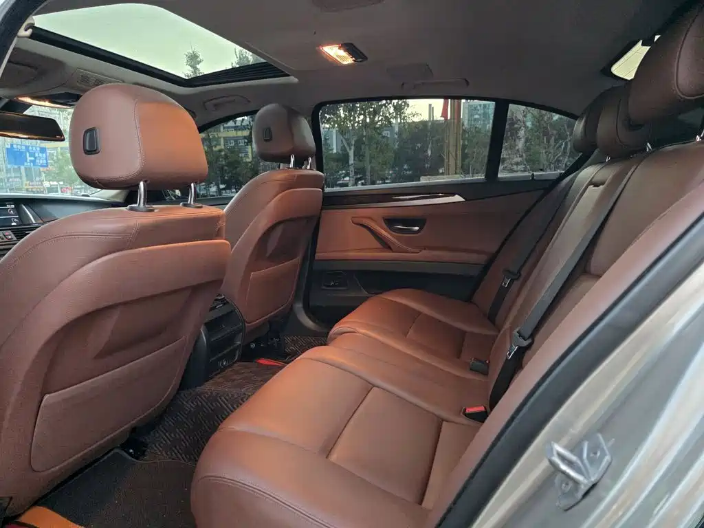 BMW 5 Series — миниатюра 13
