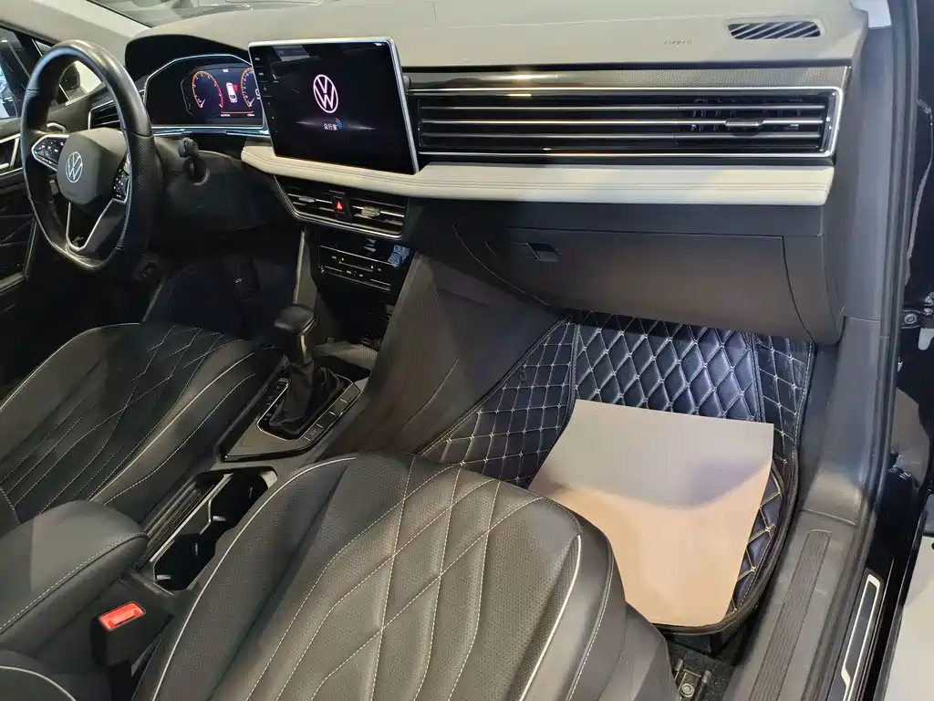 Volkswagen Tiguan L — миниатюра 31