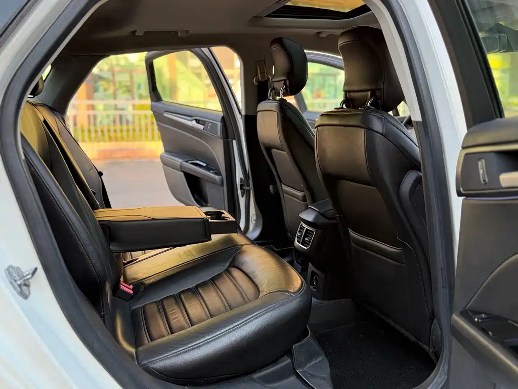 Ford Mondeo — миниатюра 8