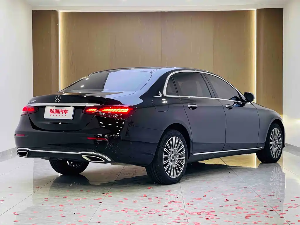 Mercedes-Benz E-Class — миниатюра 3