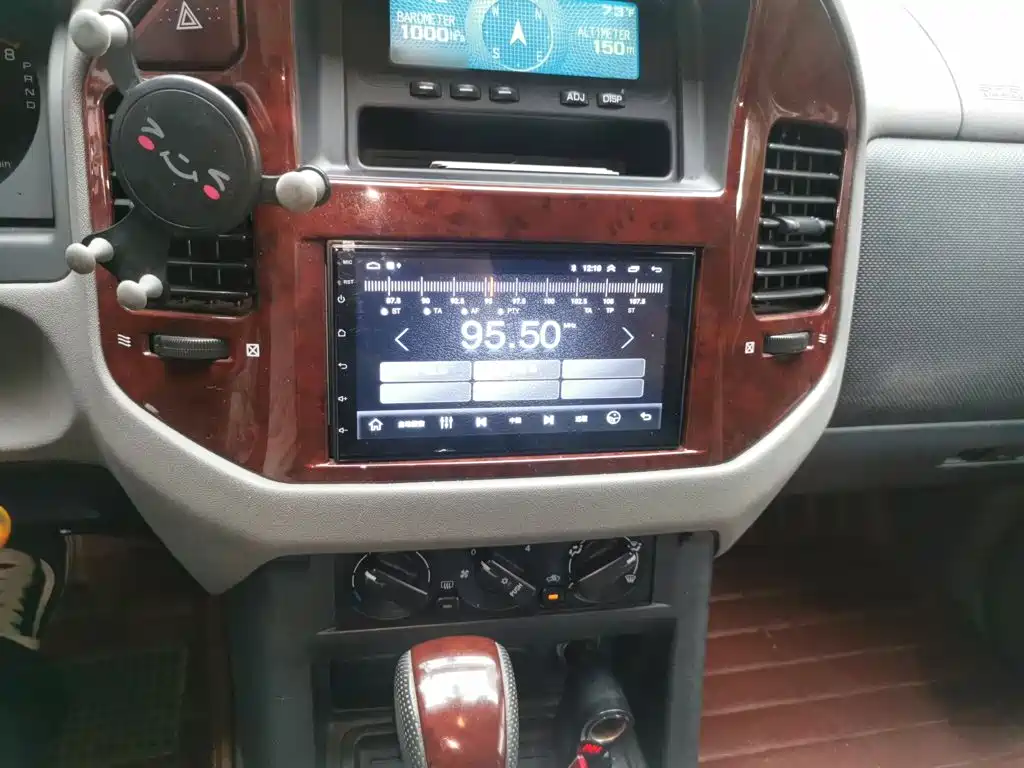 Mitsubishi Pajero — миниатюра 6