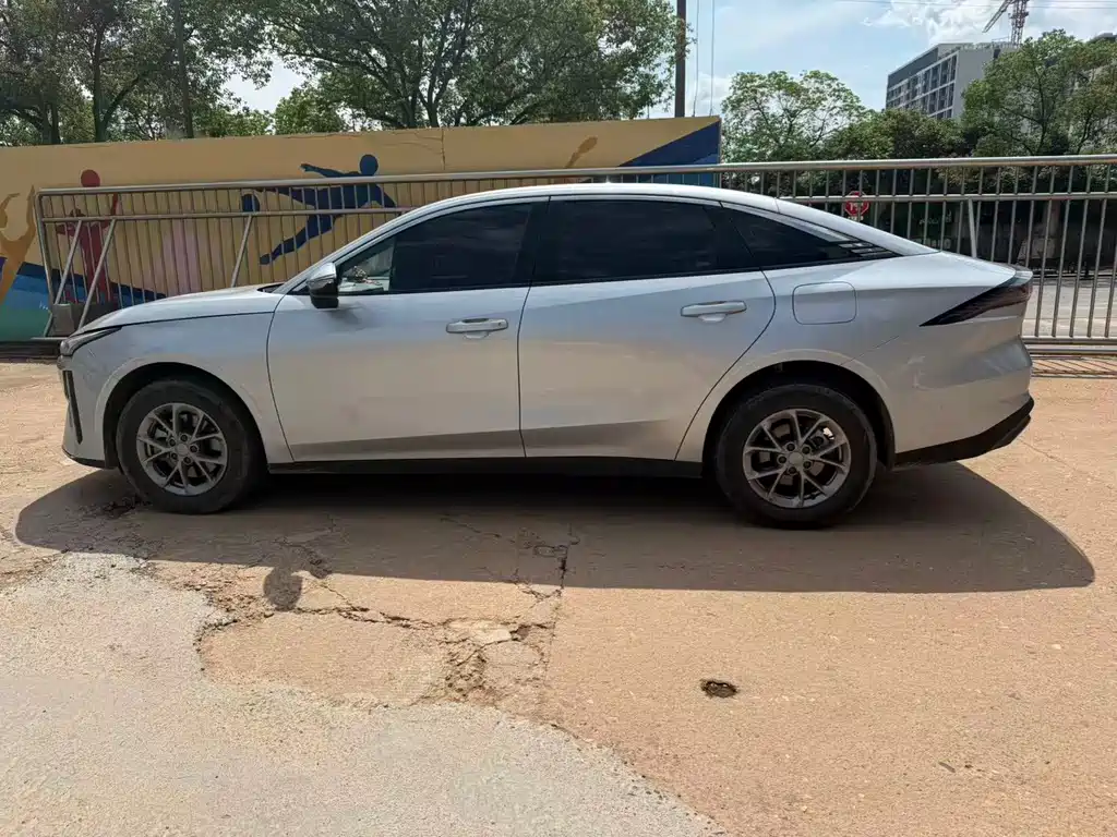 Geely Galaxy Galaxy L6 L6 2025 EM-i 60km