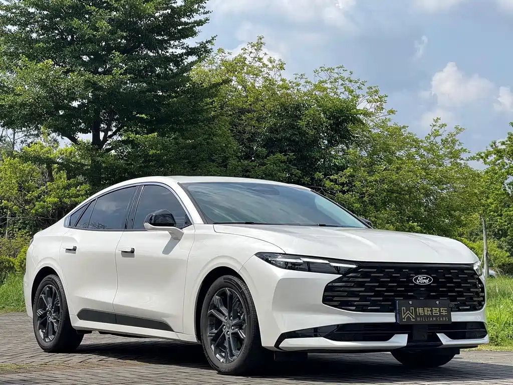 Заказать Ford Mondeo 2026 года за 3 915 661 ₽  из Китая