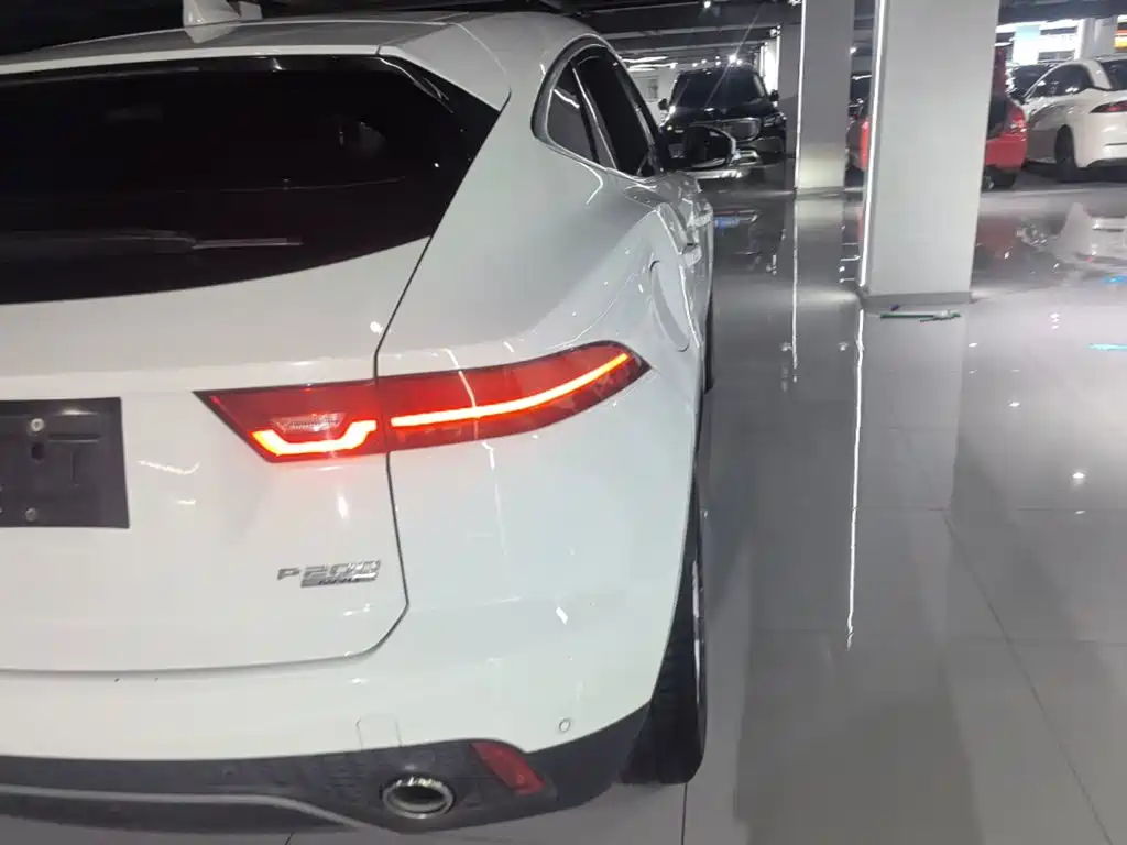 Jaguar E-PACE — миниатюра 8