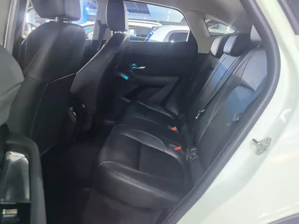 Jaguar E-PACE — миниатюра 17