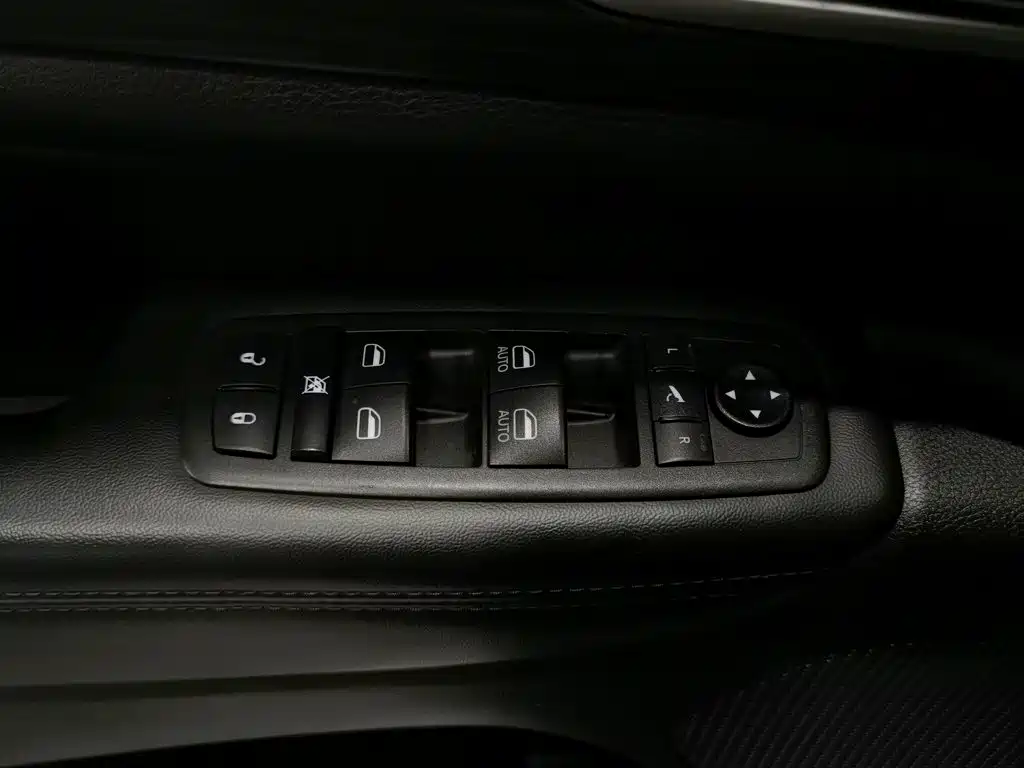 Jeep Grand Cherokee (Import) — миниатюра 9