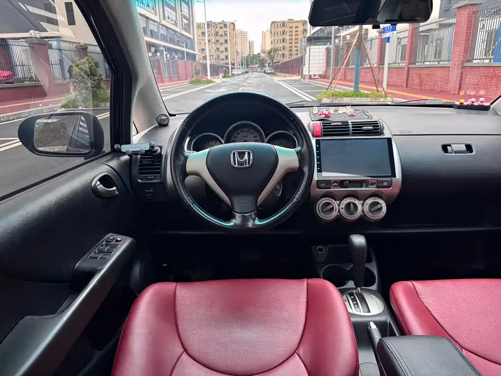 Honda Fit — миниатюра 13