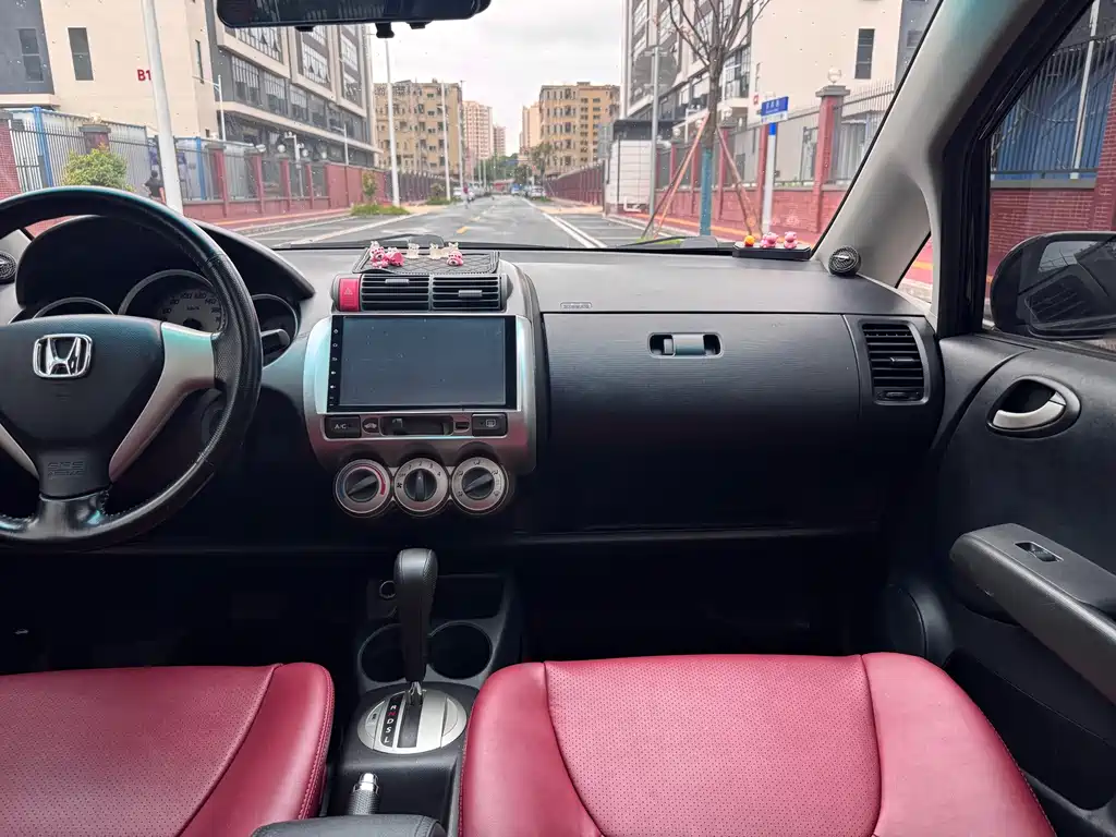 Honda Fit — миниатюра 14