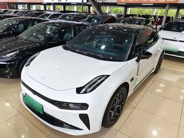 2025 Zeekr 001