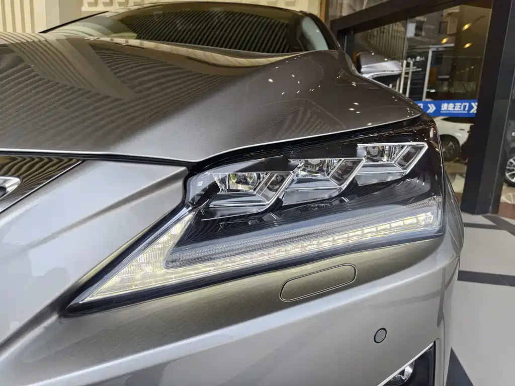 Lexus RX — миниатюра 10