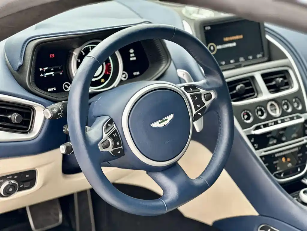 Aston Martin DB11 — миниатюра 6