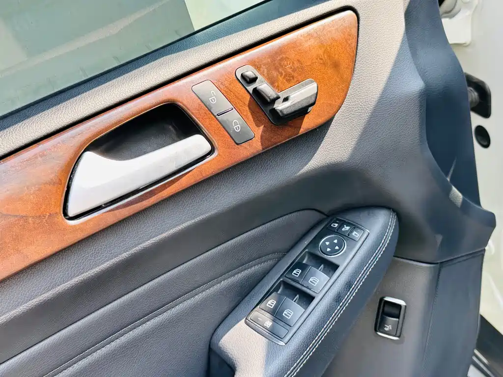 Mercedes-Benz M-Class — миниатюра 7