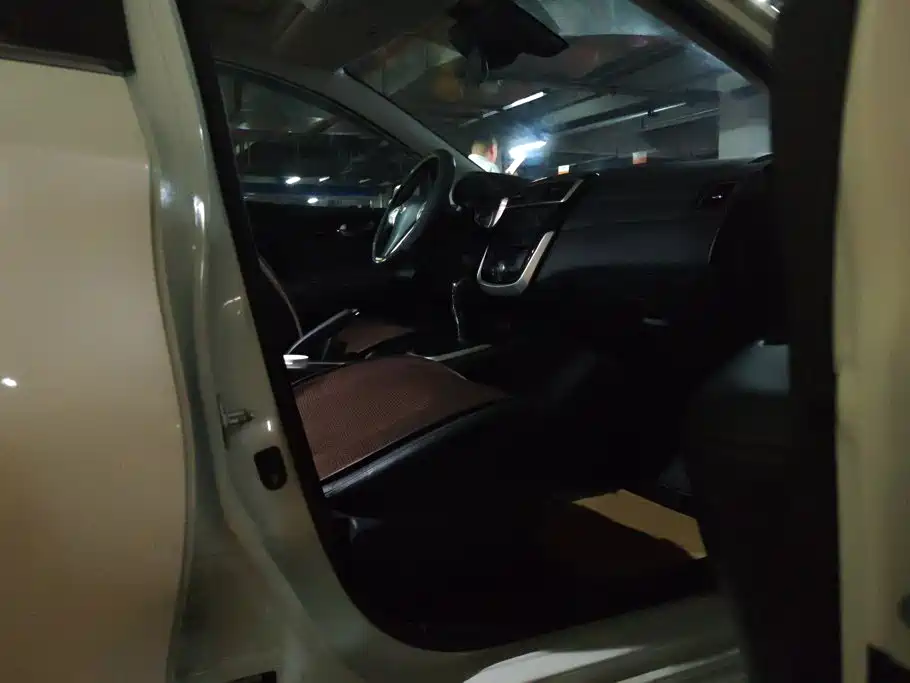 Nissan Tiida 2021 1.6L CVT