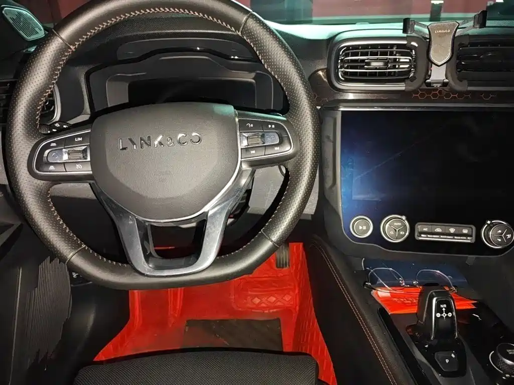 Lynk & Co 03 — миниатюра 13