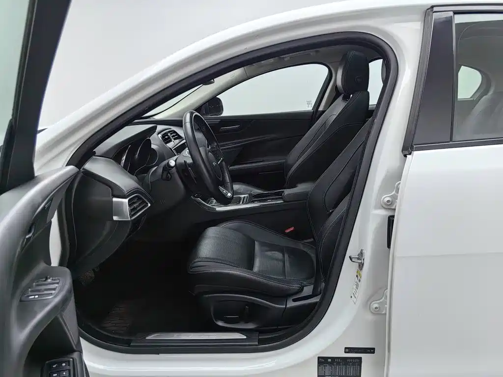 Jaguar XE — миниатюра 10