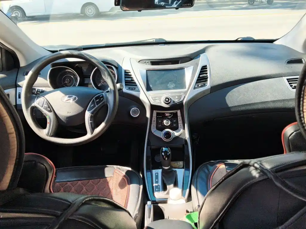 Hyundai Elantra Langdong — миниатюра 10