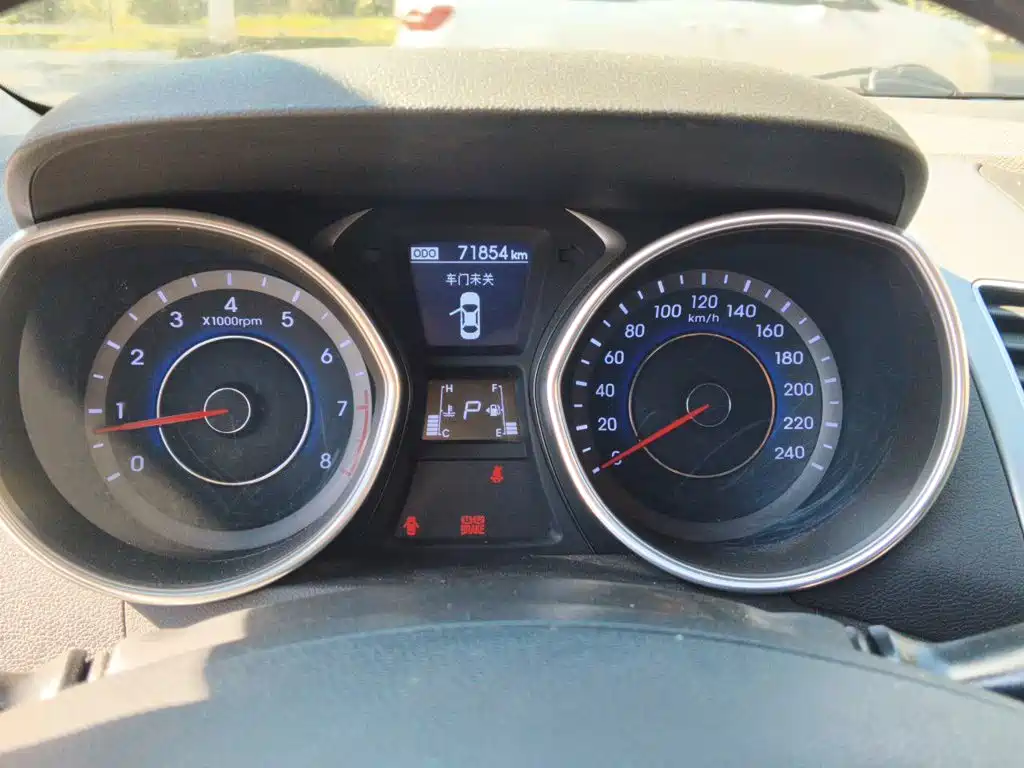 Hyundai Elantra Langdong — миниатюра 12