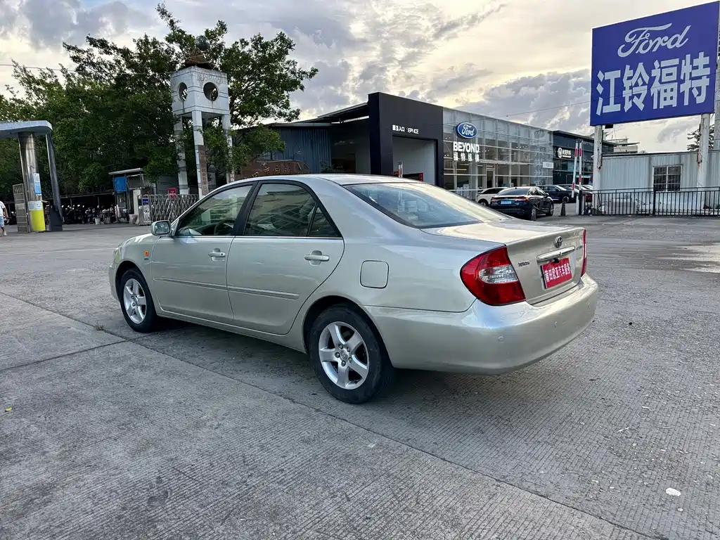 Toyota Camry — миниатюра 6