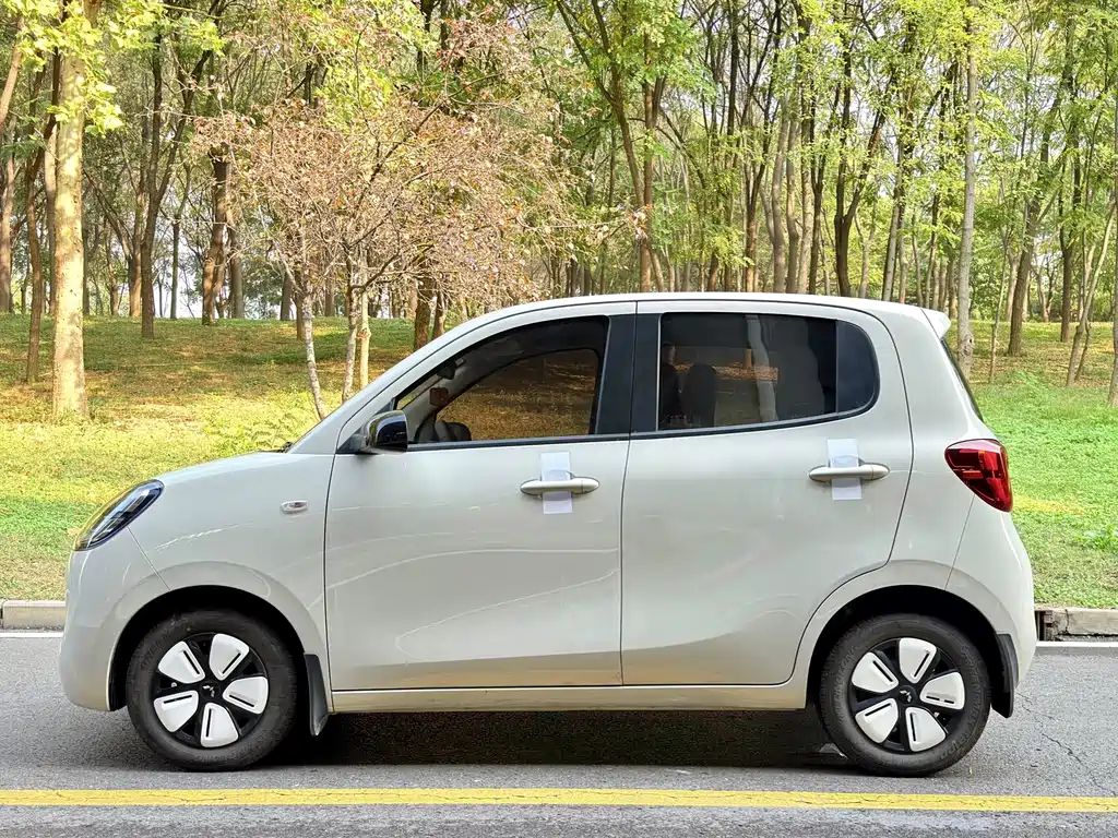 Wuling MINIEV — миниатюра 3