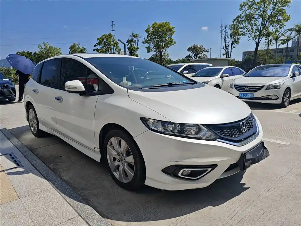 Honda Jade 2016 1.8L CVT Luxury 5 мест