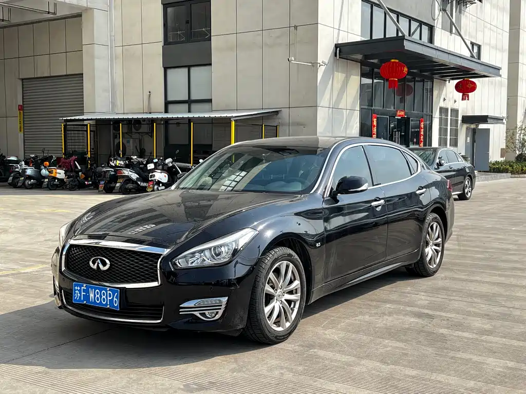INFINITI Q70