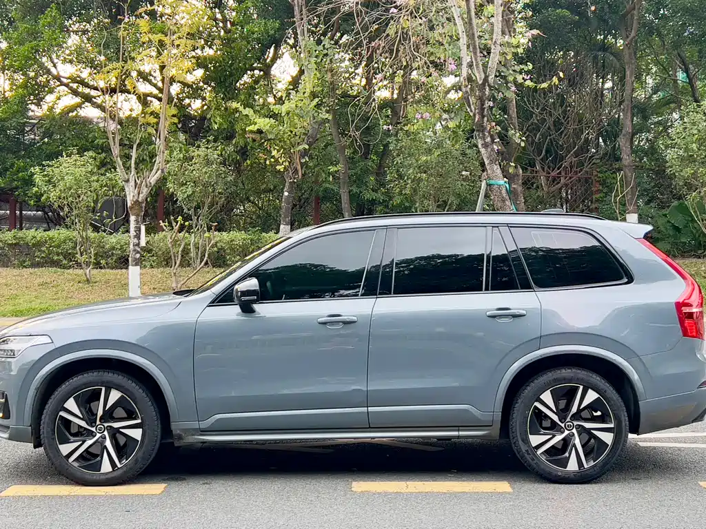Volvo XC90 2020 T6 Luxury 7 мест