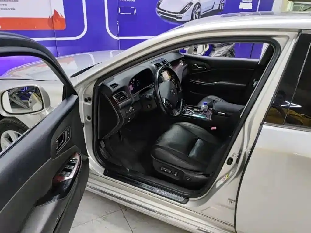 Toyota Crown — миниатюра 6