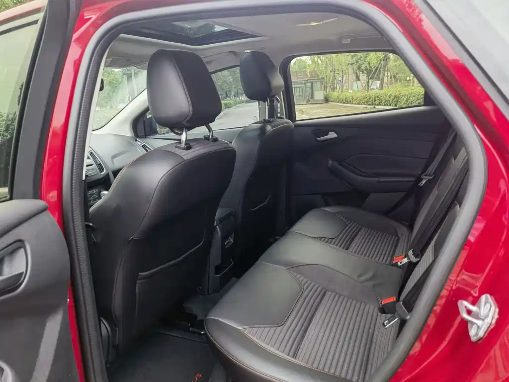 Ford Focus 2017 EcoBoost 180 AT Elite