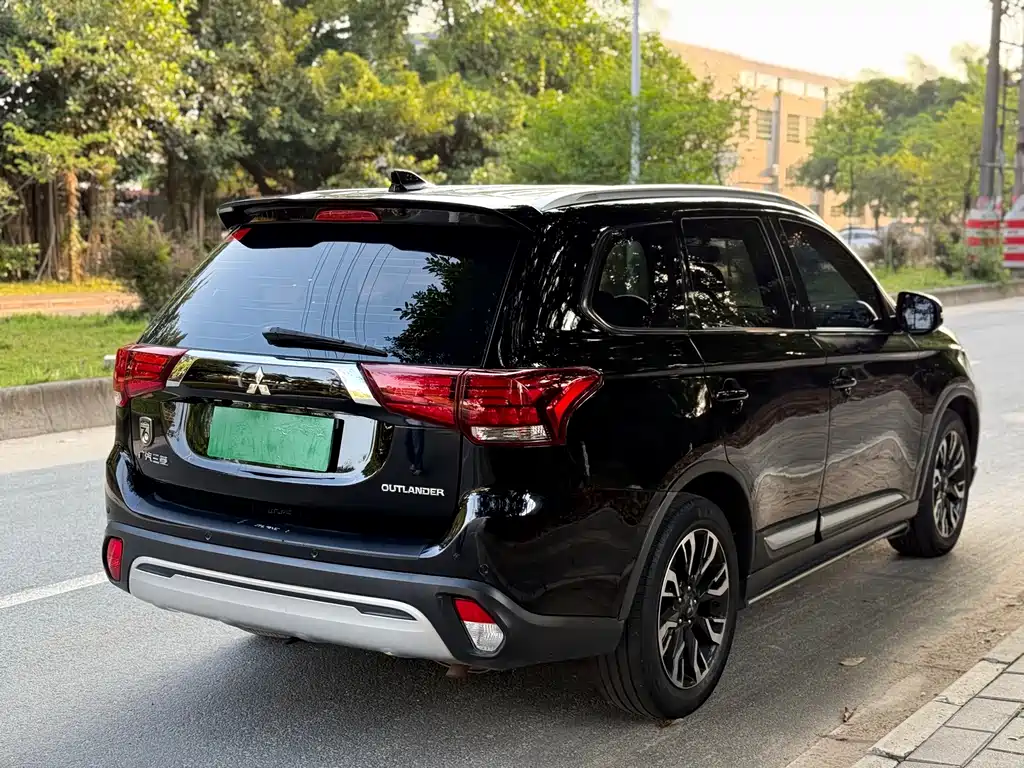 Mitsubishi Outlander — миниатюра 14