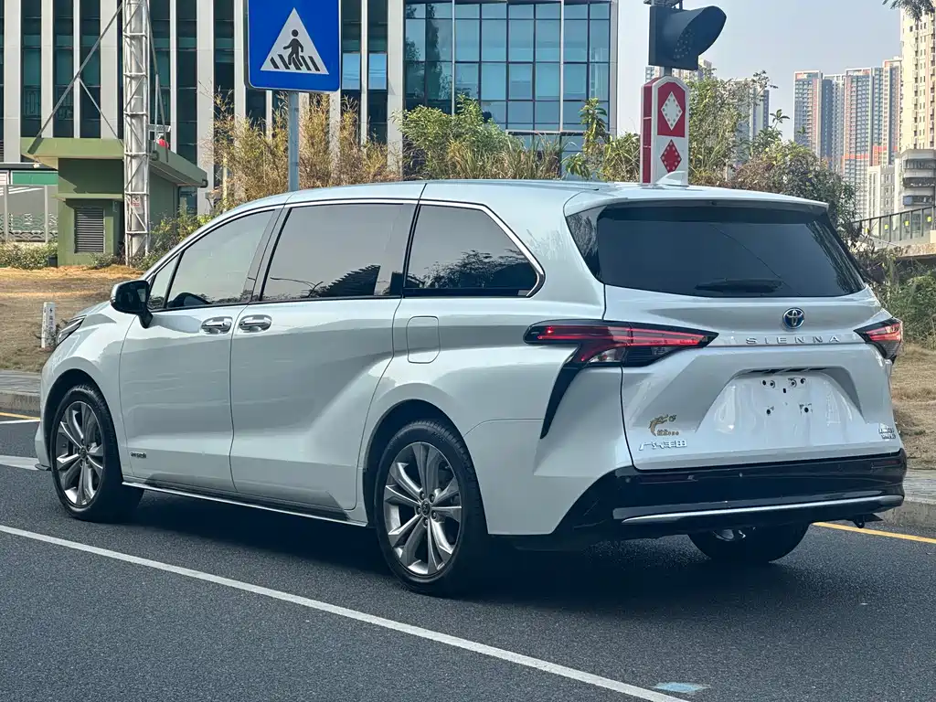 TOYOTA SIENNA
