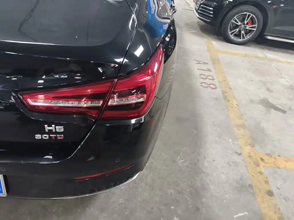Hongqi Hongqi H5 — миниатюра 8