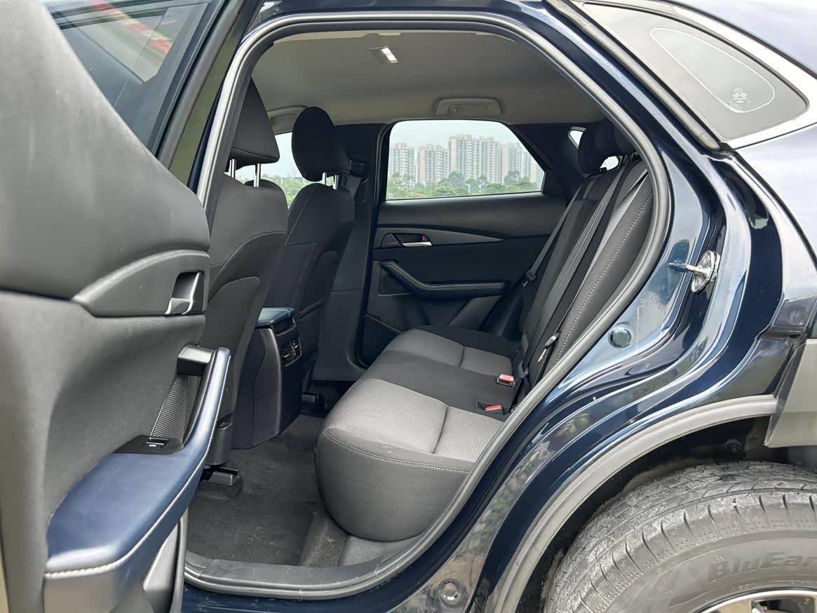Mazda CX-30 2.0 л 2024 г. Голубой, пробег 9000 км