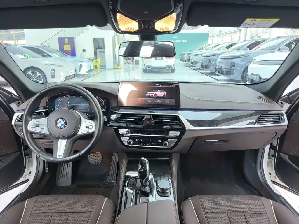 BMW 5 Series — миниатюра 6