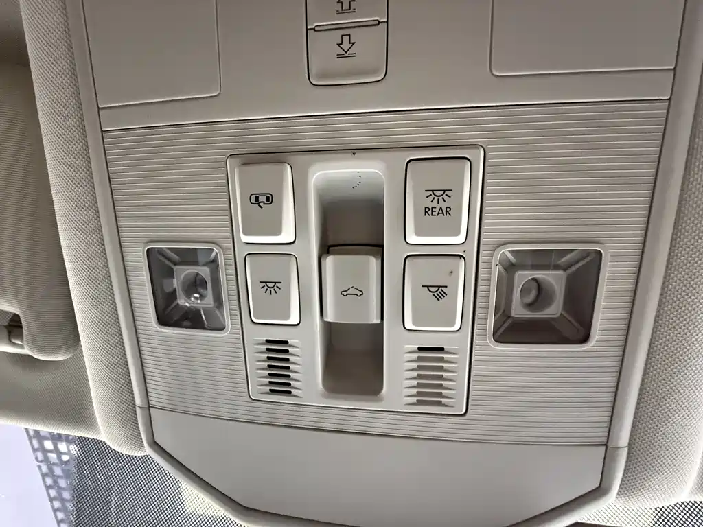 VOLKSWAGEN T ROC EXPLORING SONGS