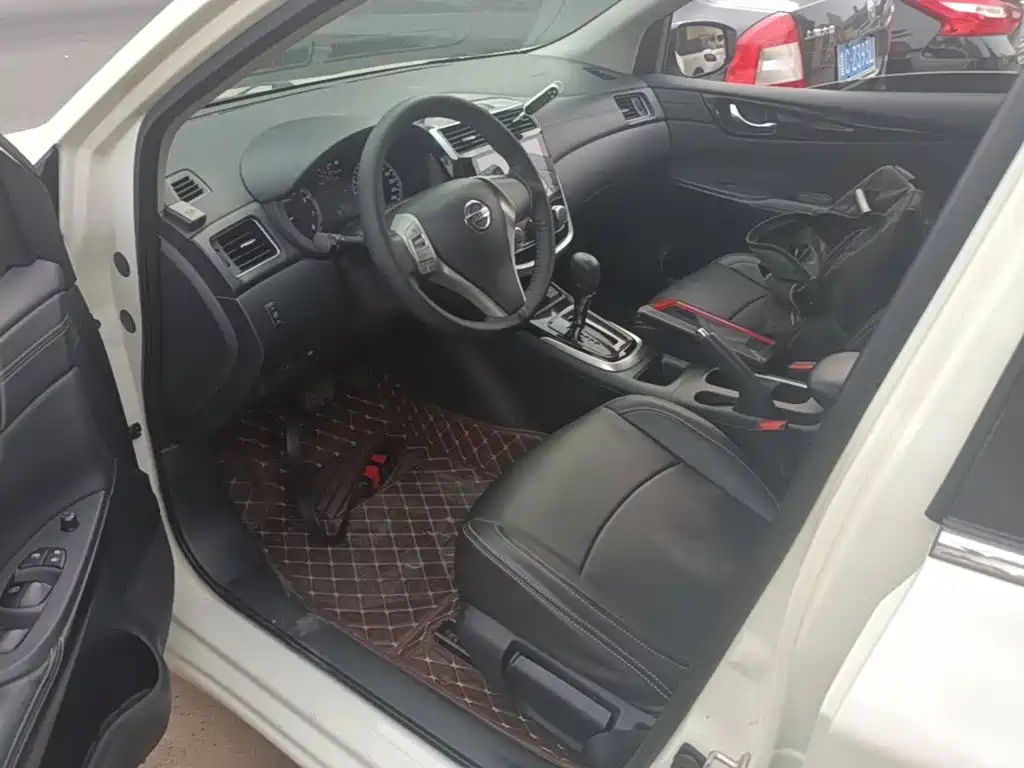 Nissan Tiida — миниатюра 15