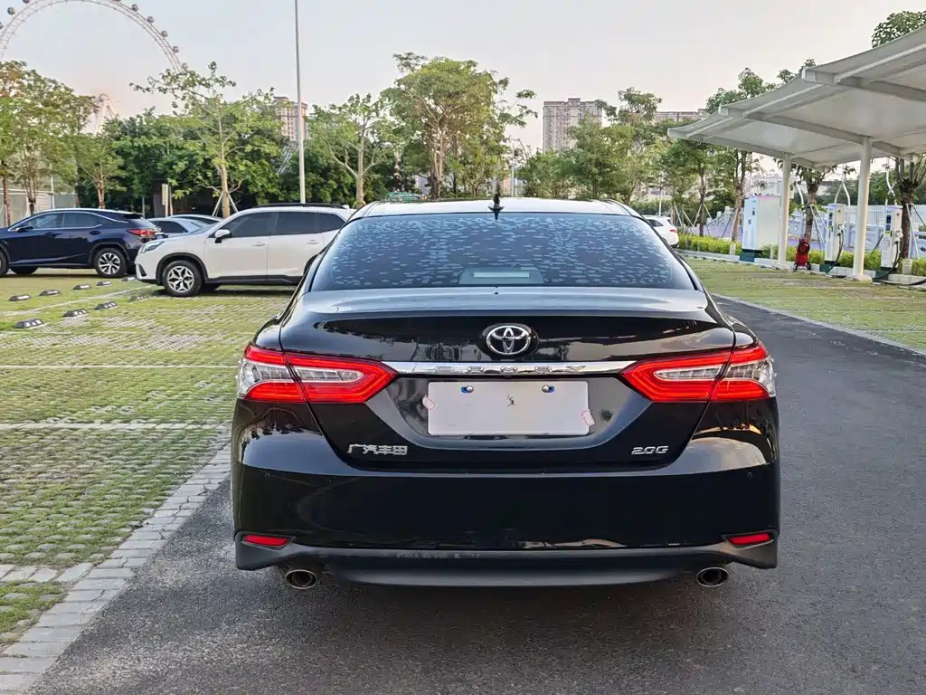 Toyota Camry — миниатюра 5