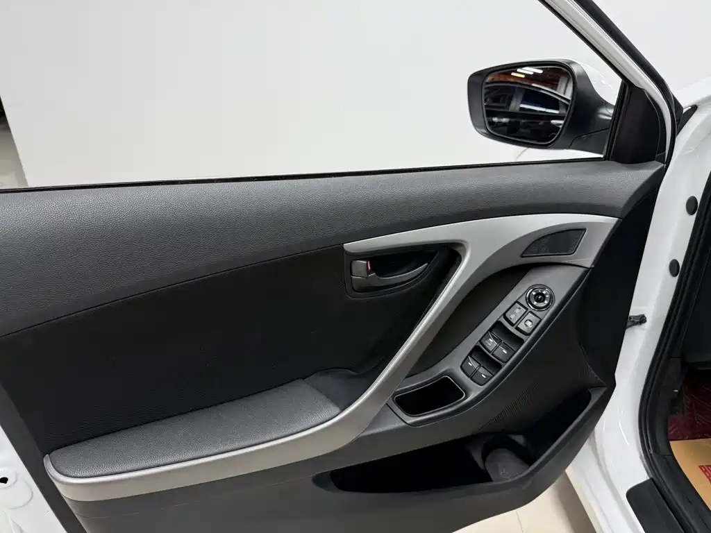 Hyundai Elantra Langdong — миниатюра 11