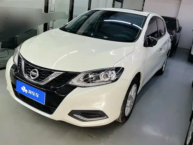 NISSAN TIIDA
