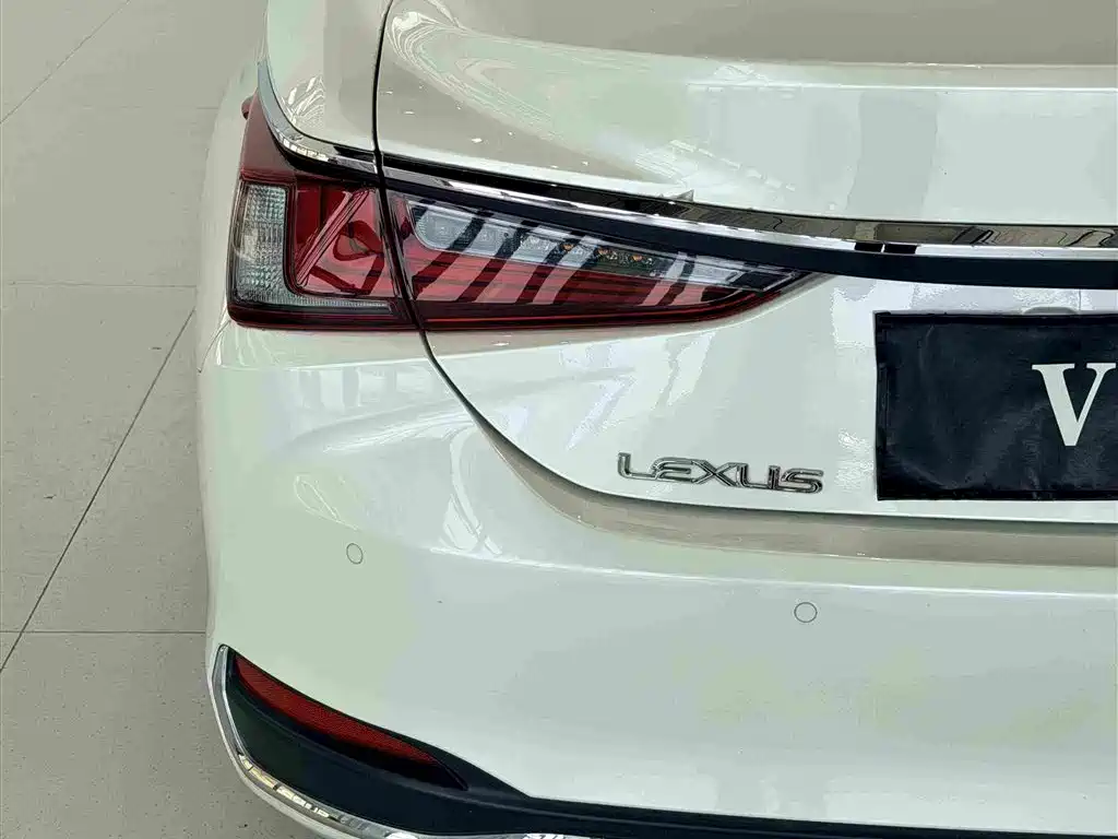 Lexus ES — миниатюра 17
