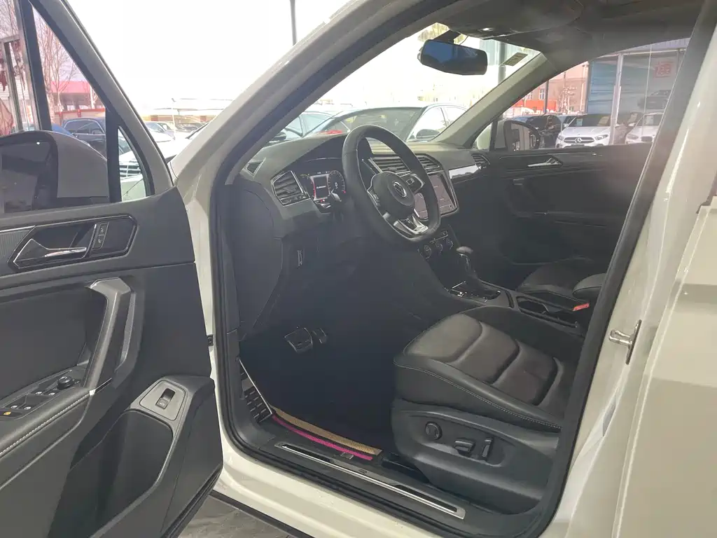 Volkswagen Tiguan L L 2021 330TSI AT R-Line Flagship