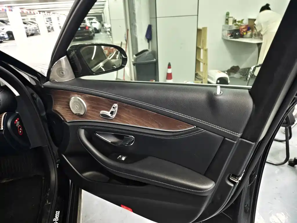 Mercedes-Benz E-Class — миниатюра 11