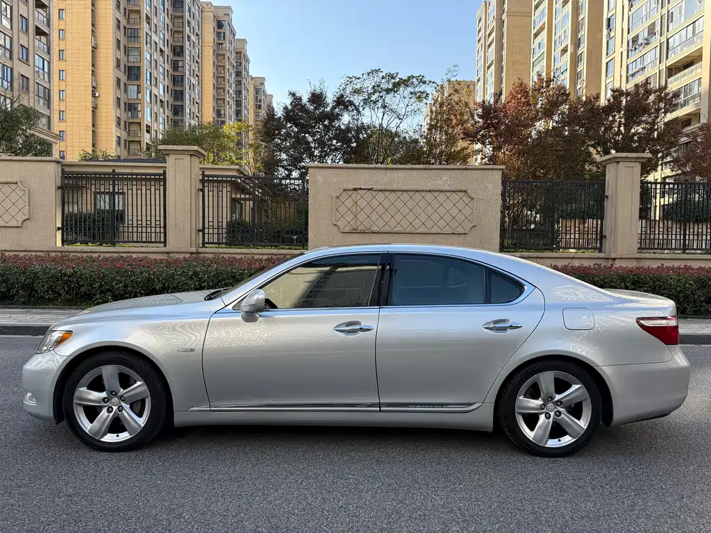 Lexus LS 2006 460L