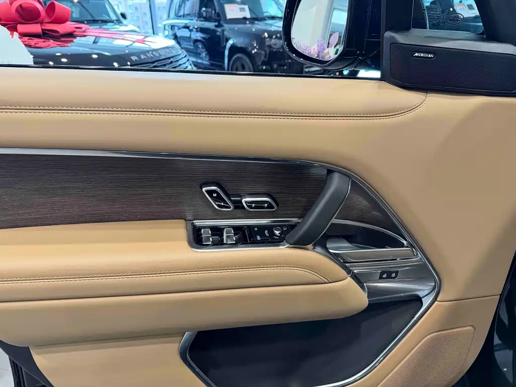Land Rover Range Rover — миниатюра 5