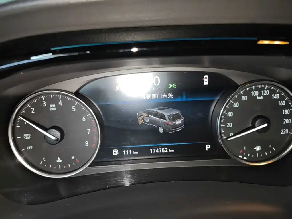 Buick GL8 — миниатюра 12