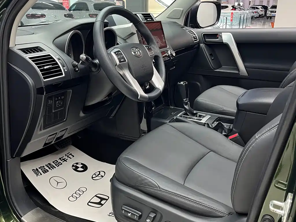 Toyota Land Cruiser Prado 2016 2.7L AT Standard