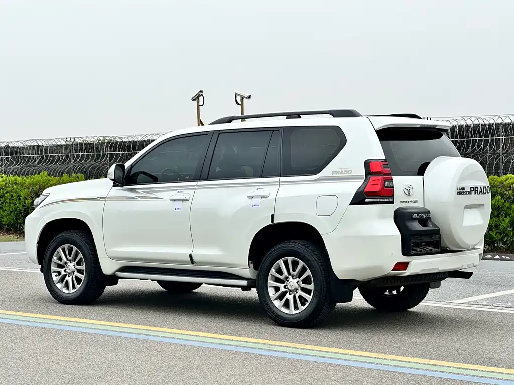 TOYOTA PRADO